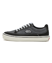 V3938 CHBRY　FINN　BLACK/WHITE　674141-0001