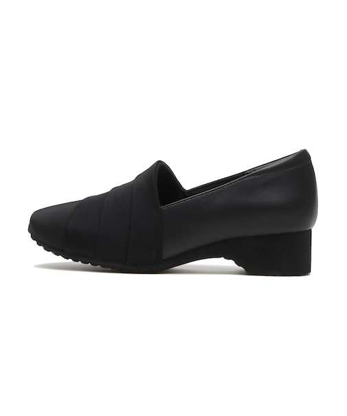 HW30148　HC LAILA 4　BLACK　681240-0001