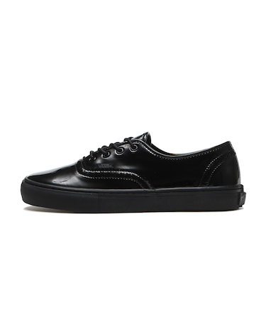 V44CF MDLN　AUTHENTIC　BLACK/BLACK　680788-0001