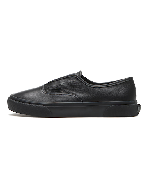 V44CF GB　AUTHENTIC　BLACK/BLACK　680843-0001