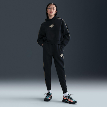 HV0423　K CLUB FLC OS JGGR GX SHNE　010BLK/M GOLD　703928-0001