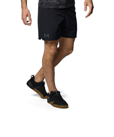 1384809　M UA Woven 7in Short　001BLK　684735-0001