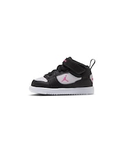 KIQ7701　12-16JORDAN COURT CONNECT MID　004BLACK/LSRFCS　721732-0001