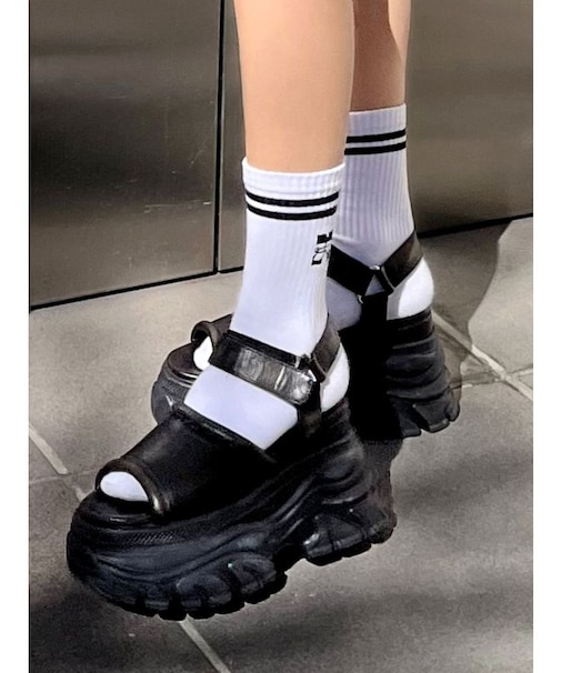 プラットフォームスニーカーサンダル