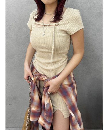 カットタイトハーフスリーブミニワンピース