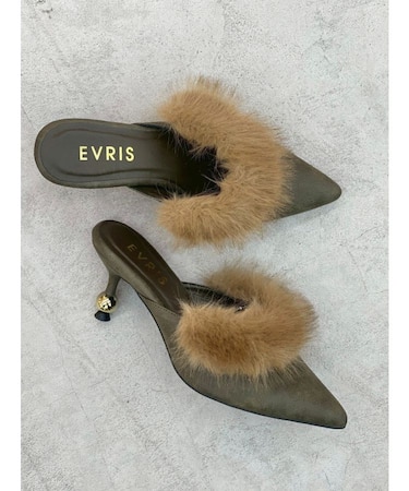 ポインテッドトゥフェイクファーミュール