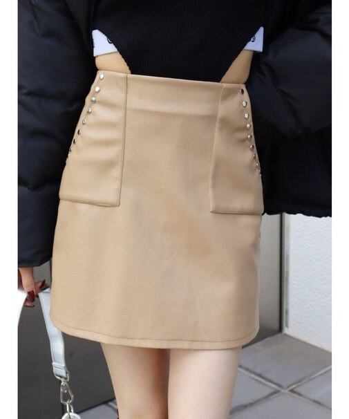 フェイクレザースタッズミニスカート
