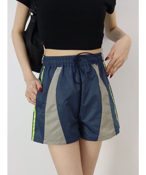 サイドライントラックショートパンツ