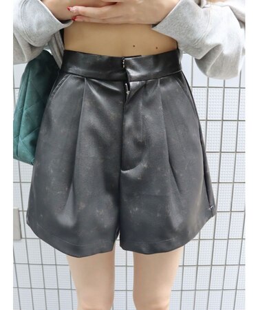 フェイクレザーショートパンツ