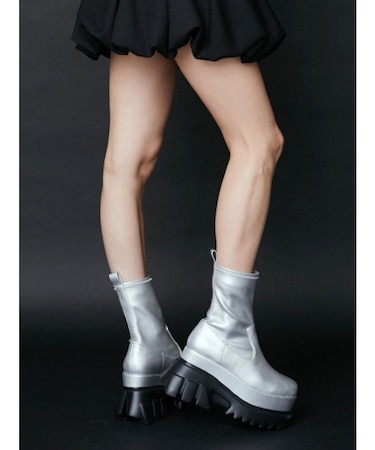 プラットフォームショートブーツ