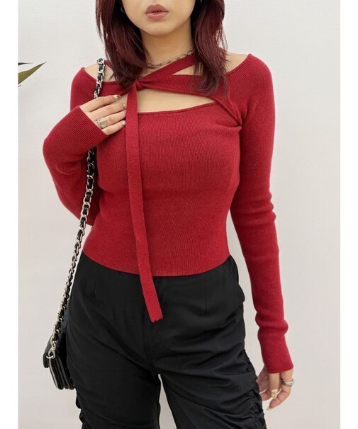 カットアウトニットトップス