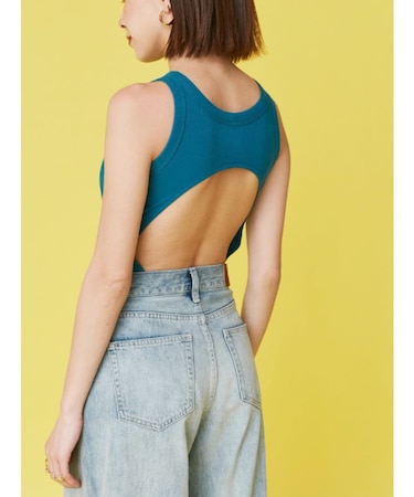 バックオープンボディースーツ