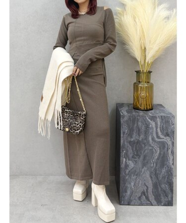 カッティングロングニットワンピース