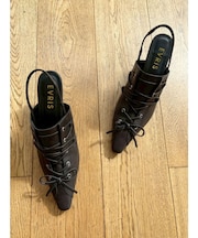 レースアップポインテッドヒール