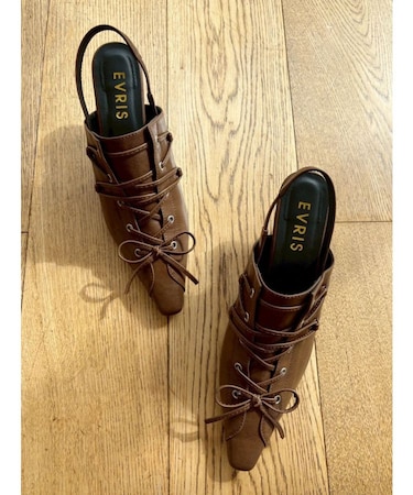 レースアップポインテッドヒール