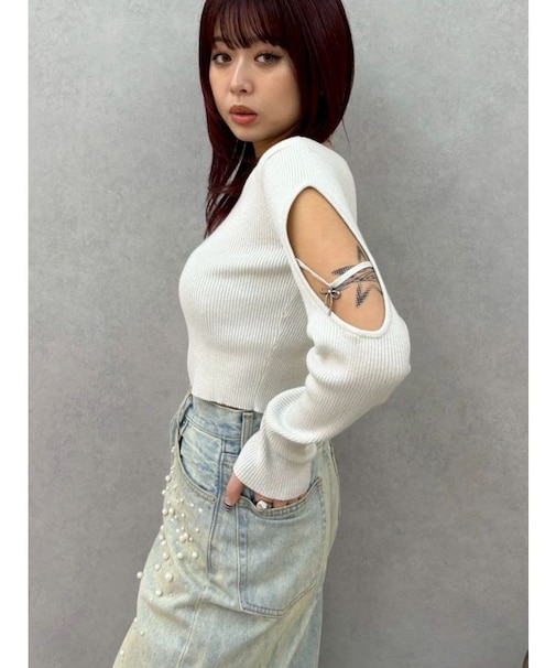 オープンアームラメチャームニットトップス