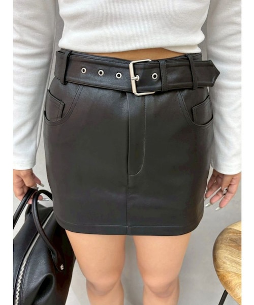 フェイクレザーベルトミニスカート【セットアップ着用可能】｜エヴリス