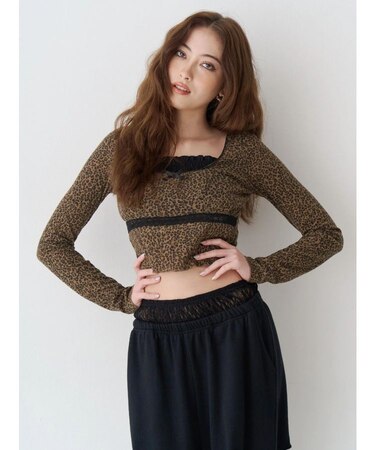 レイヤードフリルトップス