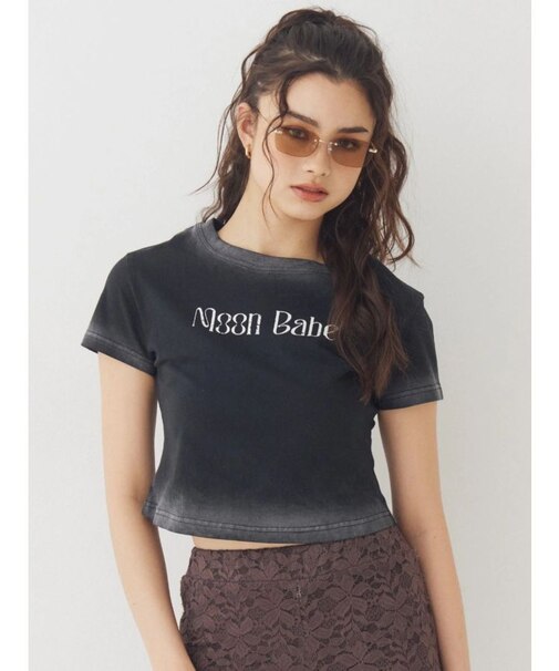 MOON BABE ロゴクロップドTシャツ
