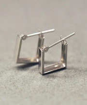 プラチナスクエアーブリッジピアス