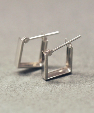 プラチナスクエアーブリッジピアス