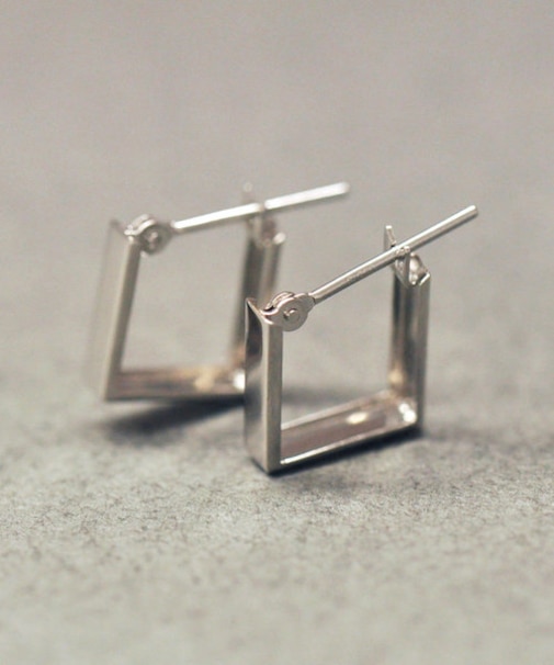 プラチナスクエアーブリッジピアス
