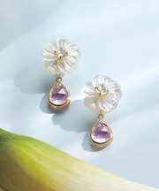 K18・K10 ブロッサム ホワイトシェルピアス