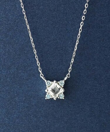 K10 アイスブルーダイヤモンド スクエアーデザインネックレス