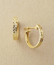 K18フラワーカットフープピアス