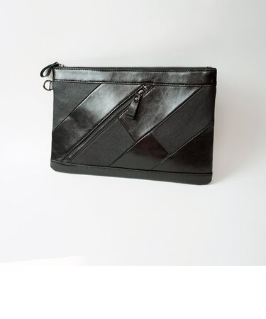 スプリットレザークラッチバッグ