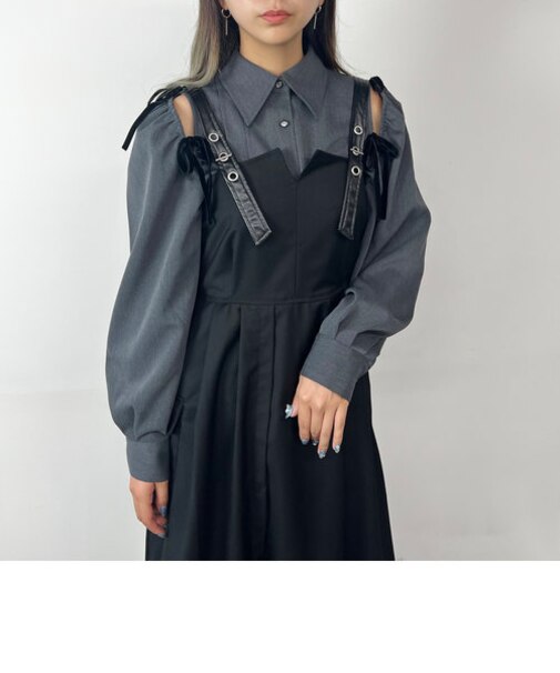 ショルダースリットブラウス