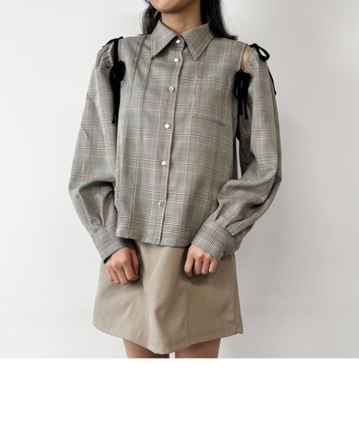 ショルダースリットブラウス