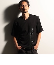 【RIELABO】ロゴプリントＶネックＴシャツ
