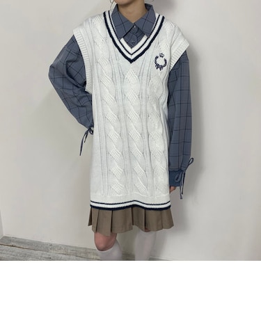 配色ケーブルニットベスト