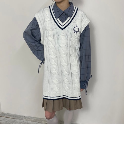 配色ケーブルニットベスト