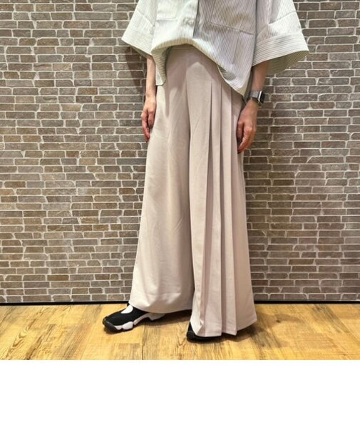 アシンメトリー サイドプリーツパンツ