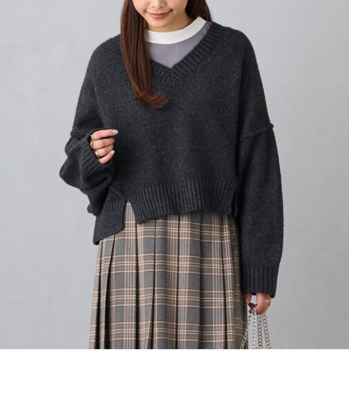 Vネックニットプルオーバー