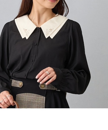 フラットカラー刺繍ブラウス