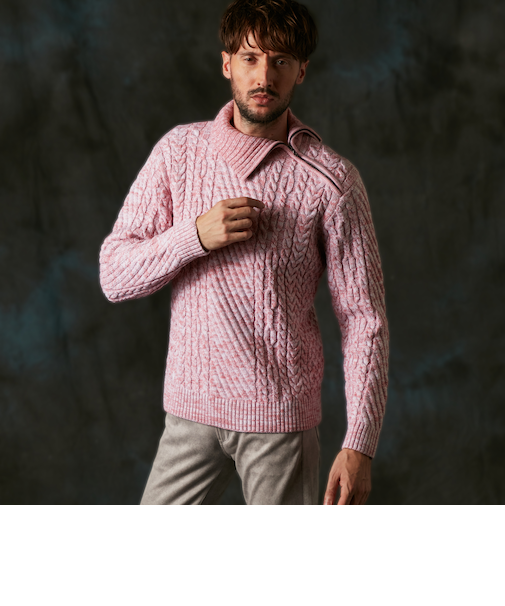 ケーブル編み衿ファスナータートルネックニット