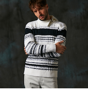 ケーブル編み衿ファスナータートルネックニット