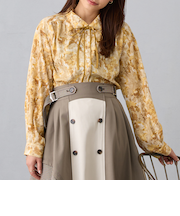 パイピング柄ブラウス