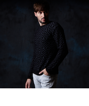 幾何学柄ジャカードニット