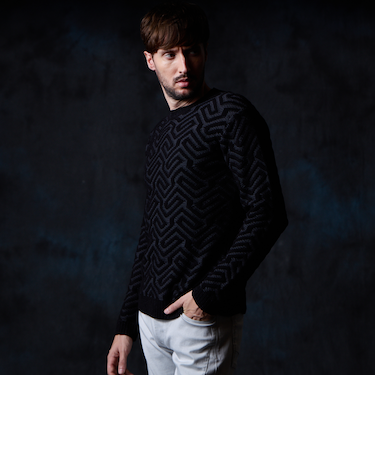 幾何学柄ジャカードニット