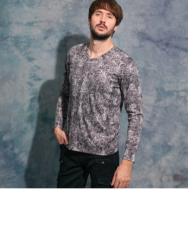 パイソン柄プリントVネックプルオーバー