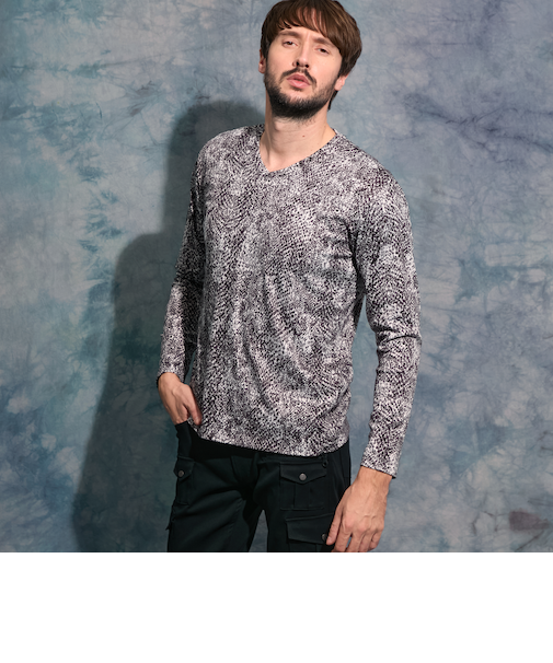 パイソン柄プリントVネックプルオーバー