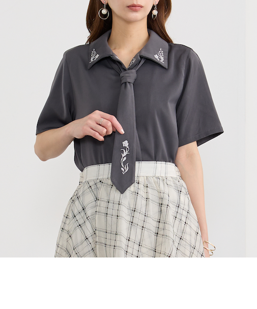 ネクタイ付き2way刺繍ブラウス