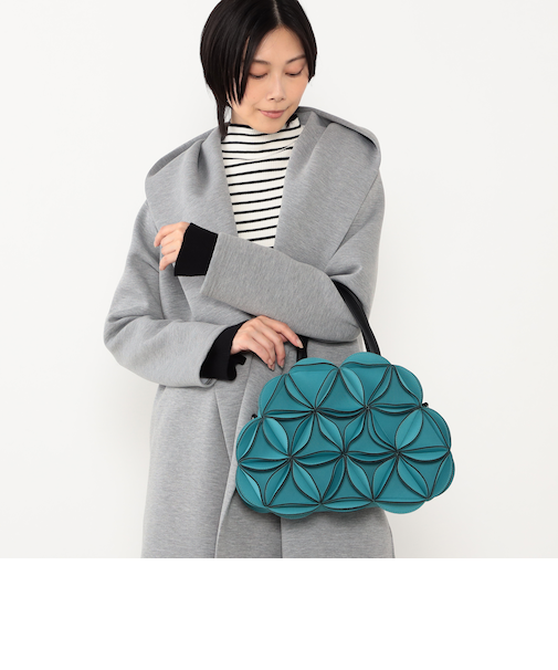 3Dフラワーストラップ付きミニボストンバック