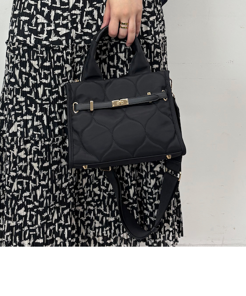 【新品・未使用】メゾンドドルチェ　キルティング　ポンチョ　ブラック maison de Dolce. キルティングポンチョ【black】 ポンチョ