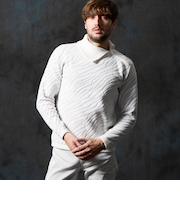 ゼブラ柄衿ファスナータートルネックニット