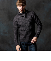 ケーブル編み衿ファスナータートルネックニット